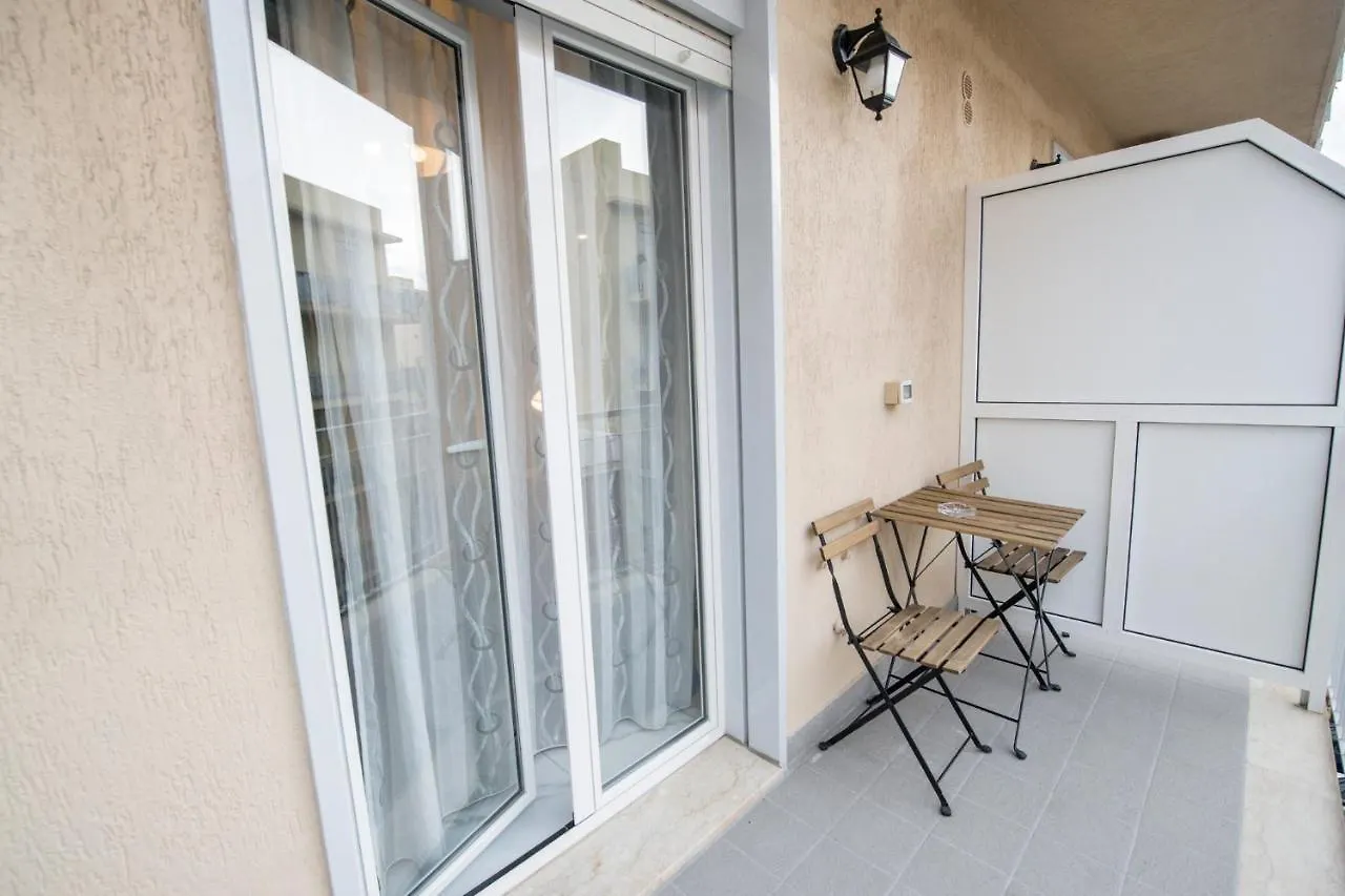 Eolian Port B&B ミラッツォ
